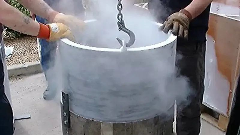 Instalación de buje marino de Orkot por freeze fitting.